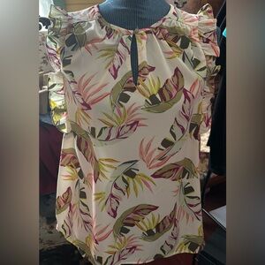 NWOT Kaari Size M Women’s Ruffled Floral Blouse 38” Bust 24” Length